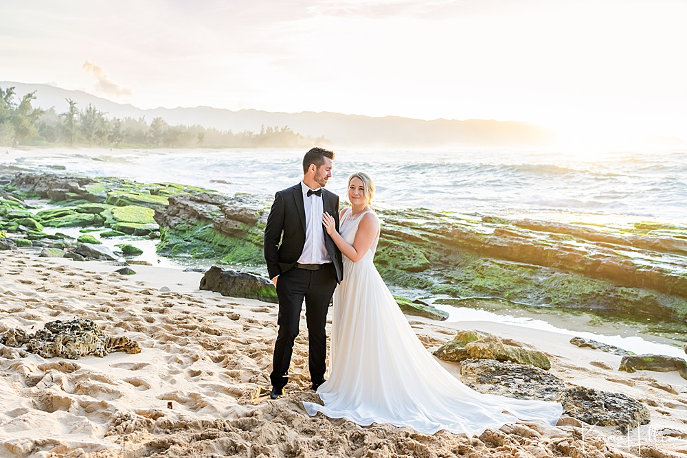 Oahu beach elopement 