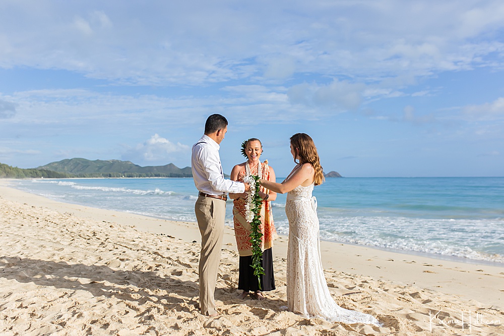 beach wedding on Oahu 
