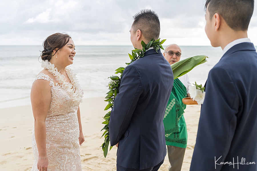 candid photos of hawaii beach wedding 