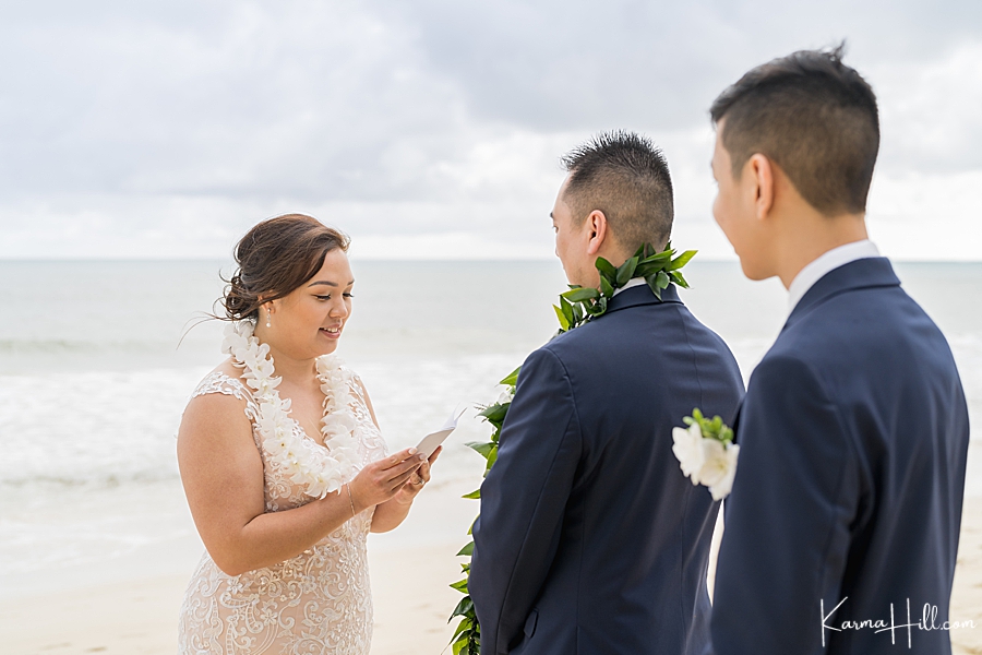 bride reads vows in front of oahu ocean 