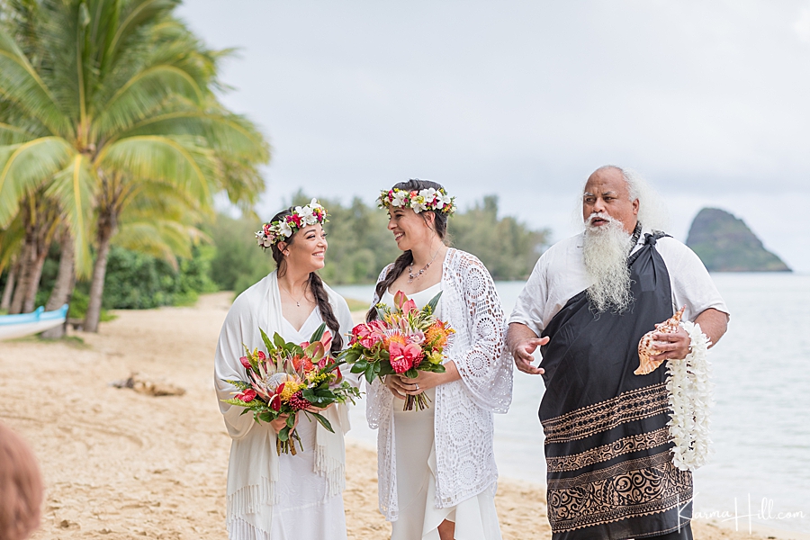 two brides marry in hawaii with hawaiian minister 