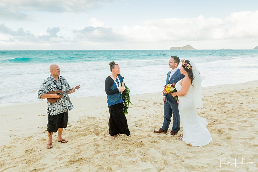 female hawaiian minister officiates real wedding on a hawaii beach 