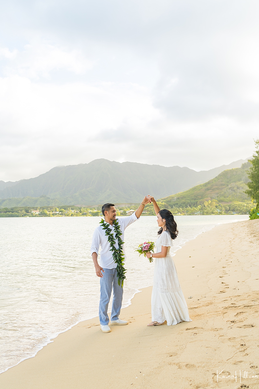 bride and groom at Oahu venue wedding