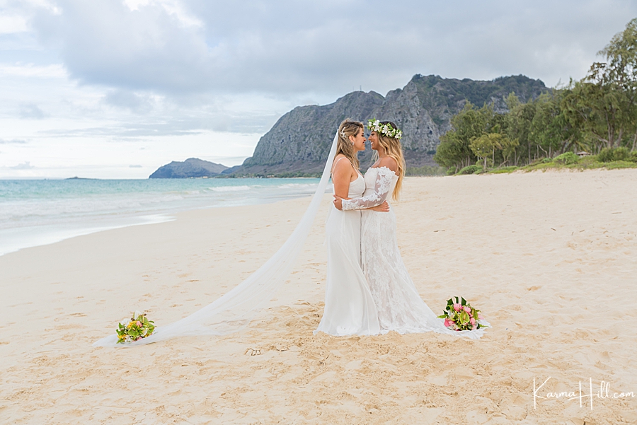 brides first look hawaii wedding