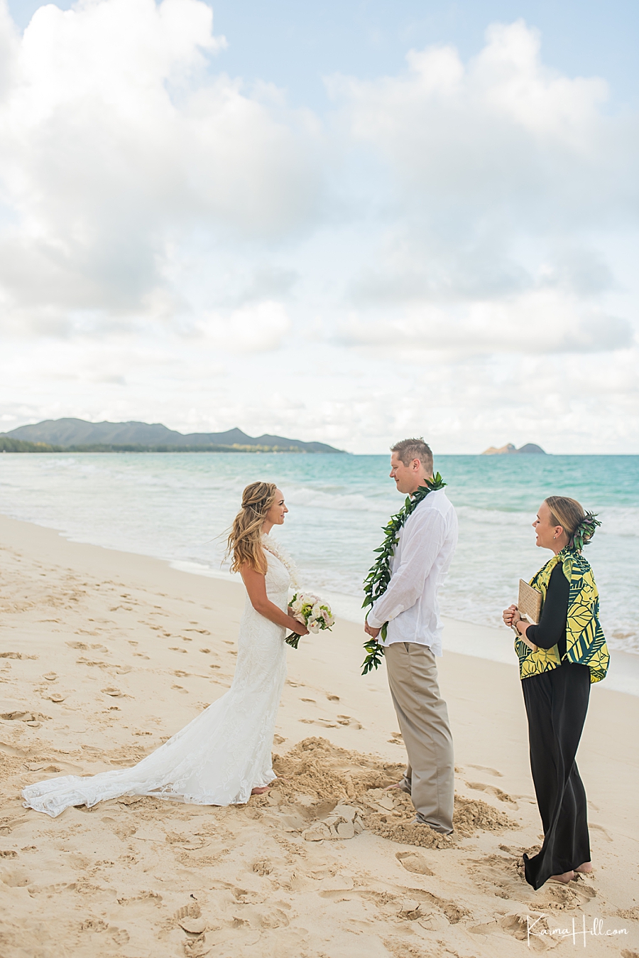 Beach wedding planning in Oahu
