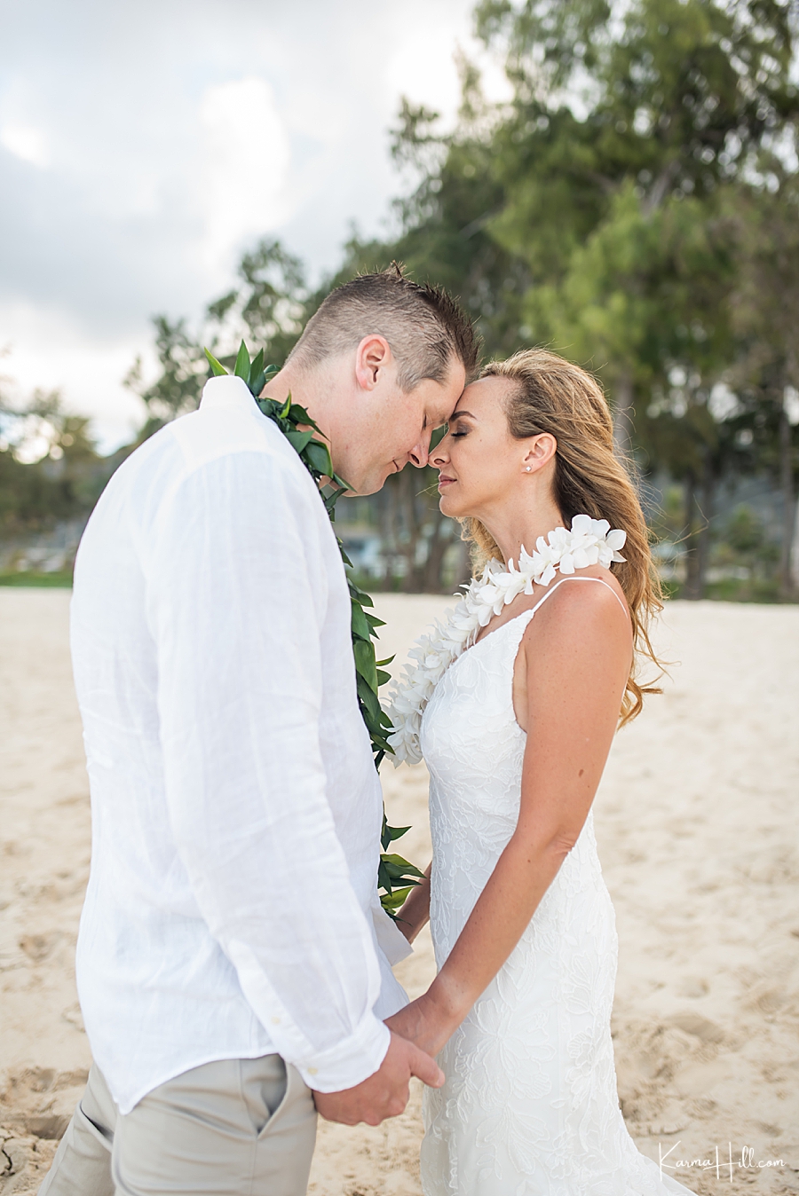 beach bride and groom pose ideas