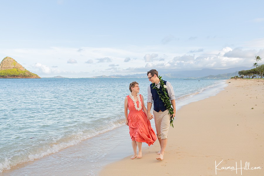  bride and groom beach pose ideas