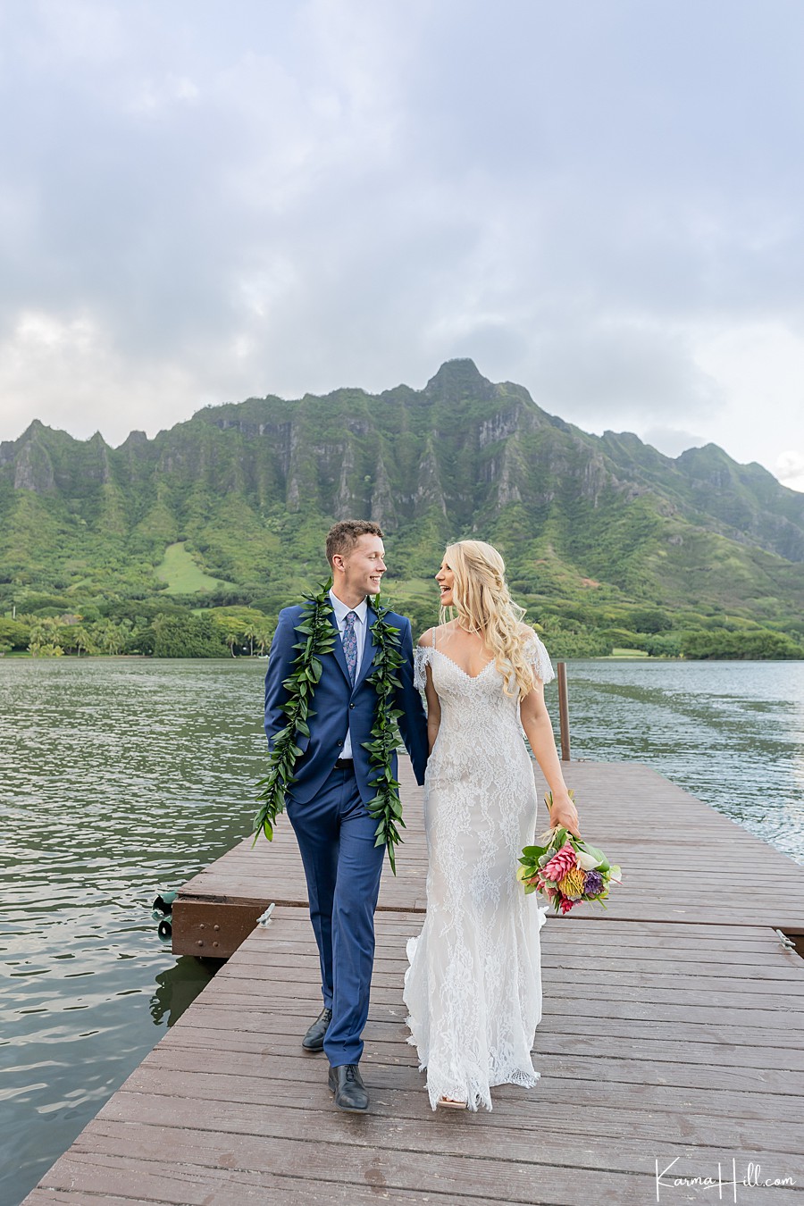 hawaii venue wedding during sunset