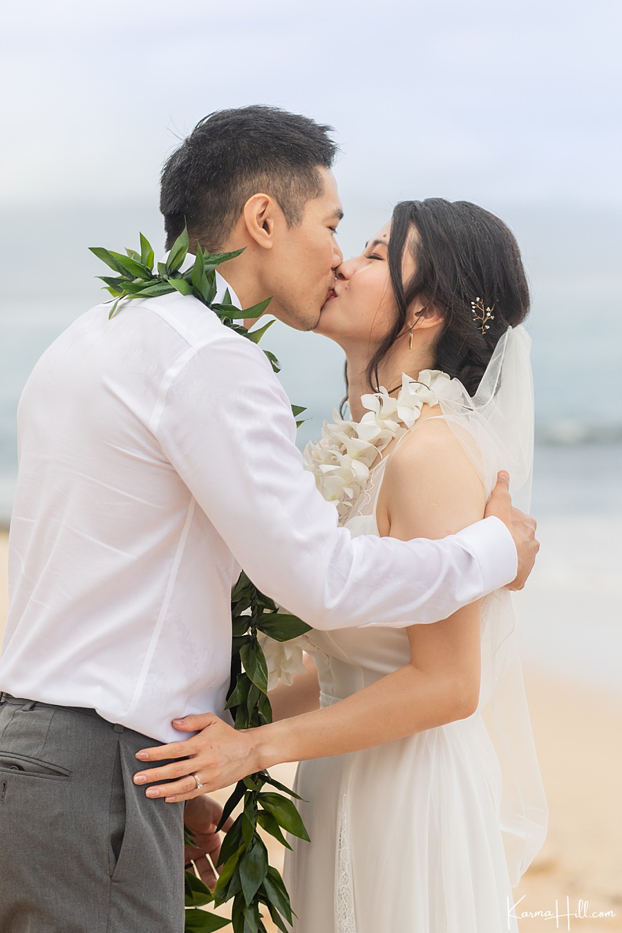Oahu wedding ceremony photographers