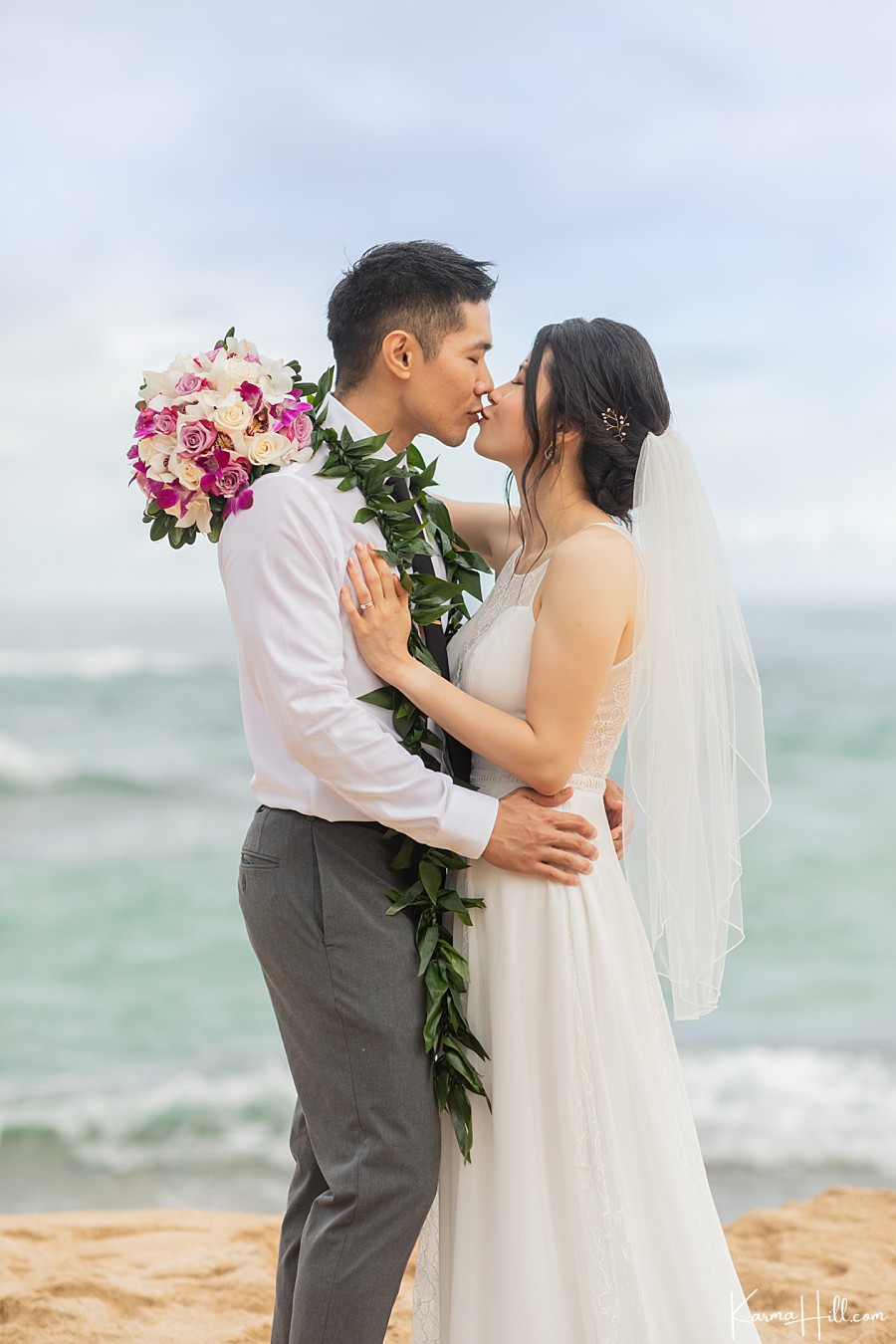 bride and groom wedding kiss photography in Oahu