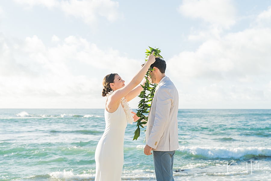 bride exchanges lei with groom