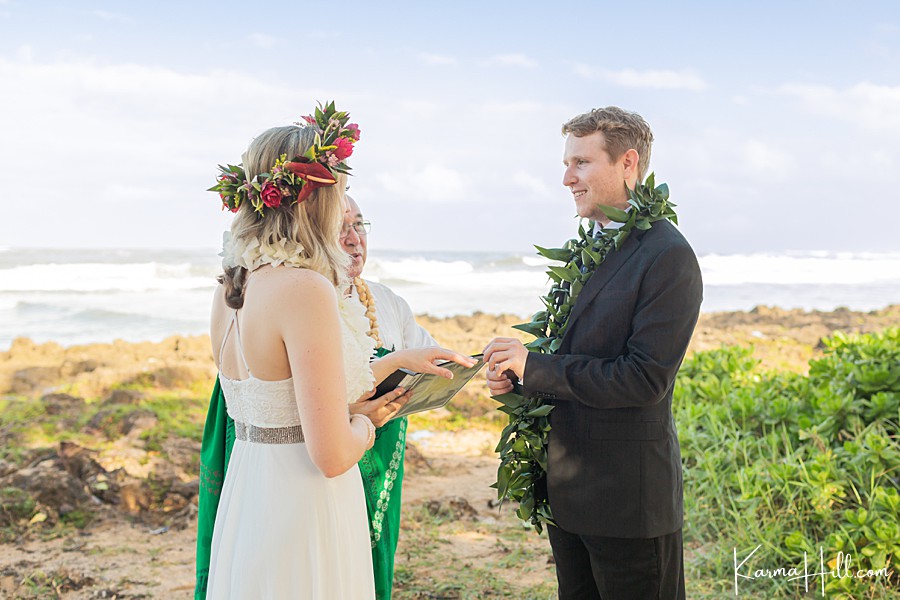 bride and groom at oahu beach wedding