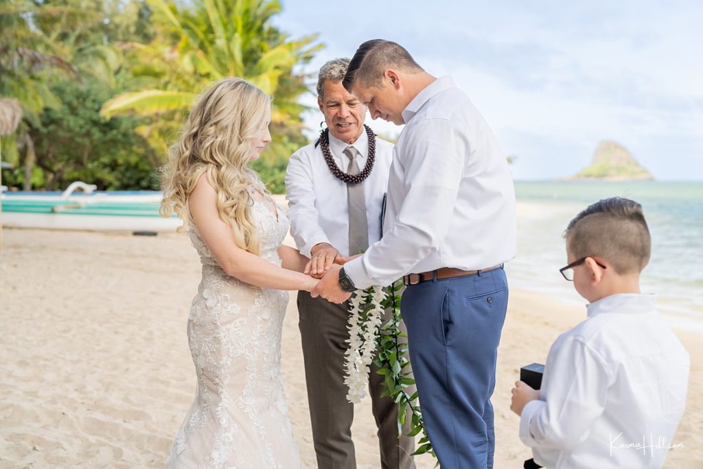 wedding in oahu at secret island