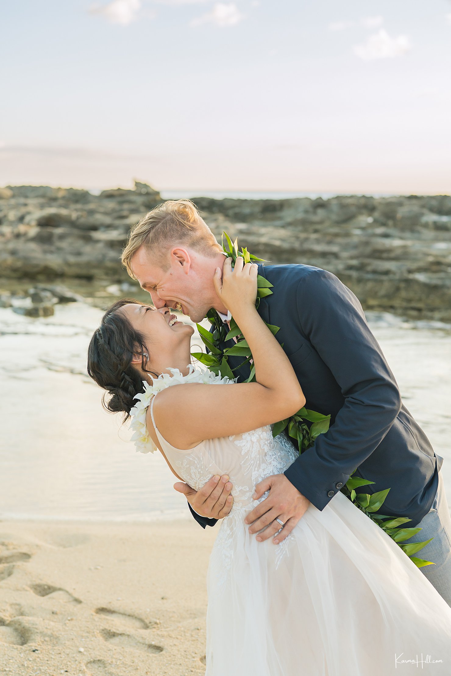 Simple Oahu Wedding elopement on the beach