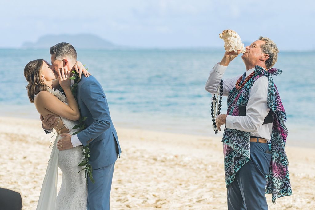 beach wedding on oahu