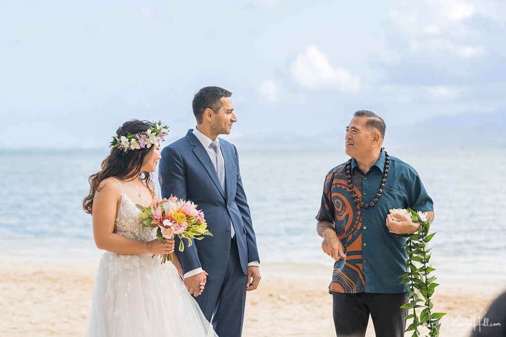 beach wedding in oahu 