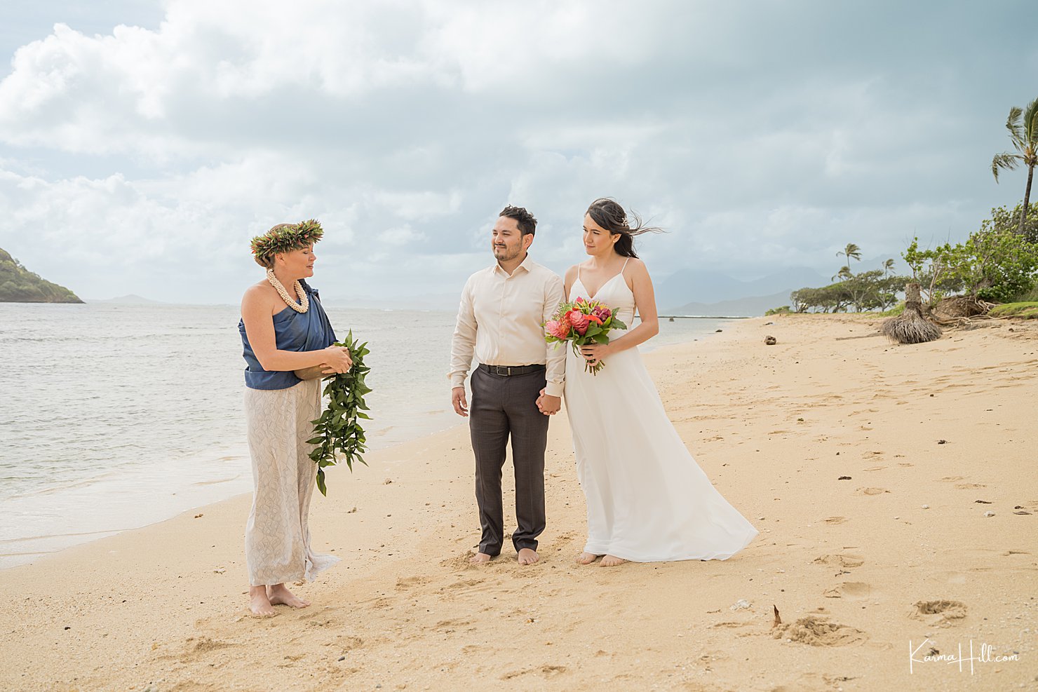 Immersed In Nature - Anahi & Aaron's Oahu Elopement