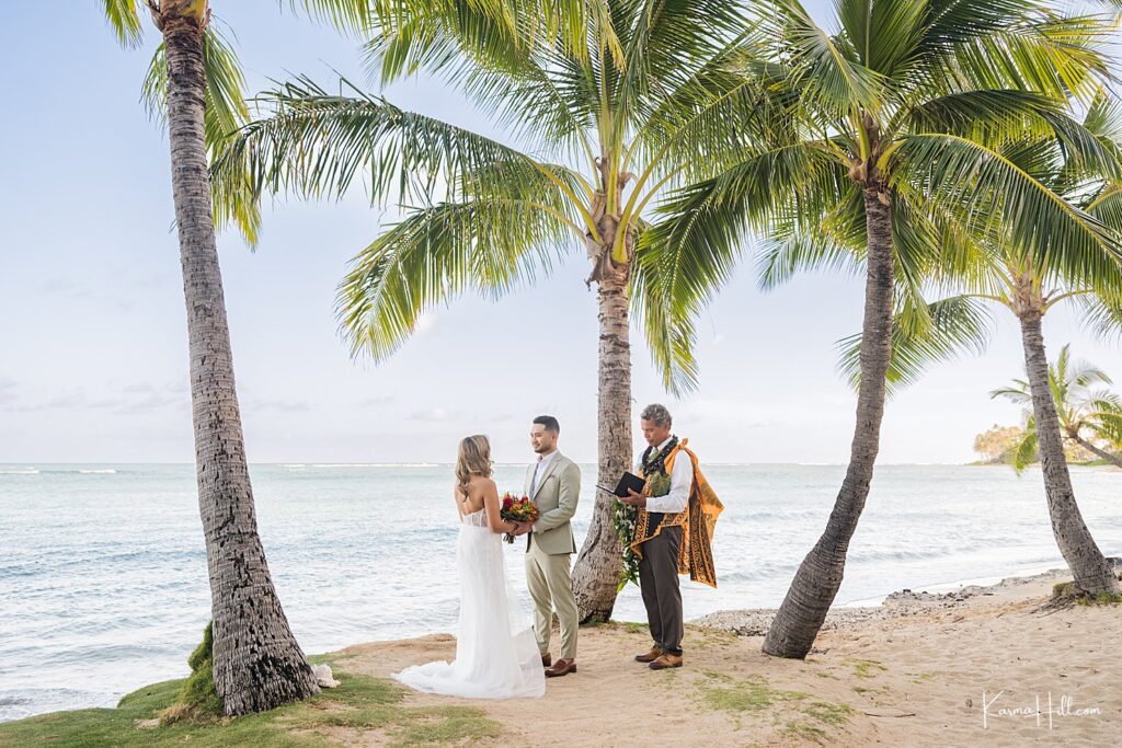 Elope in Oahu under palm trees