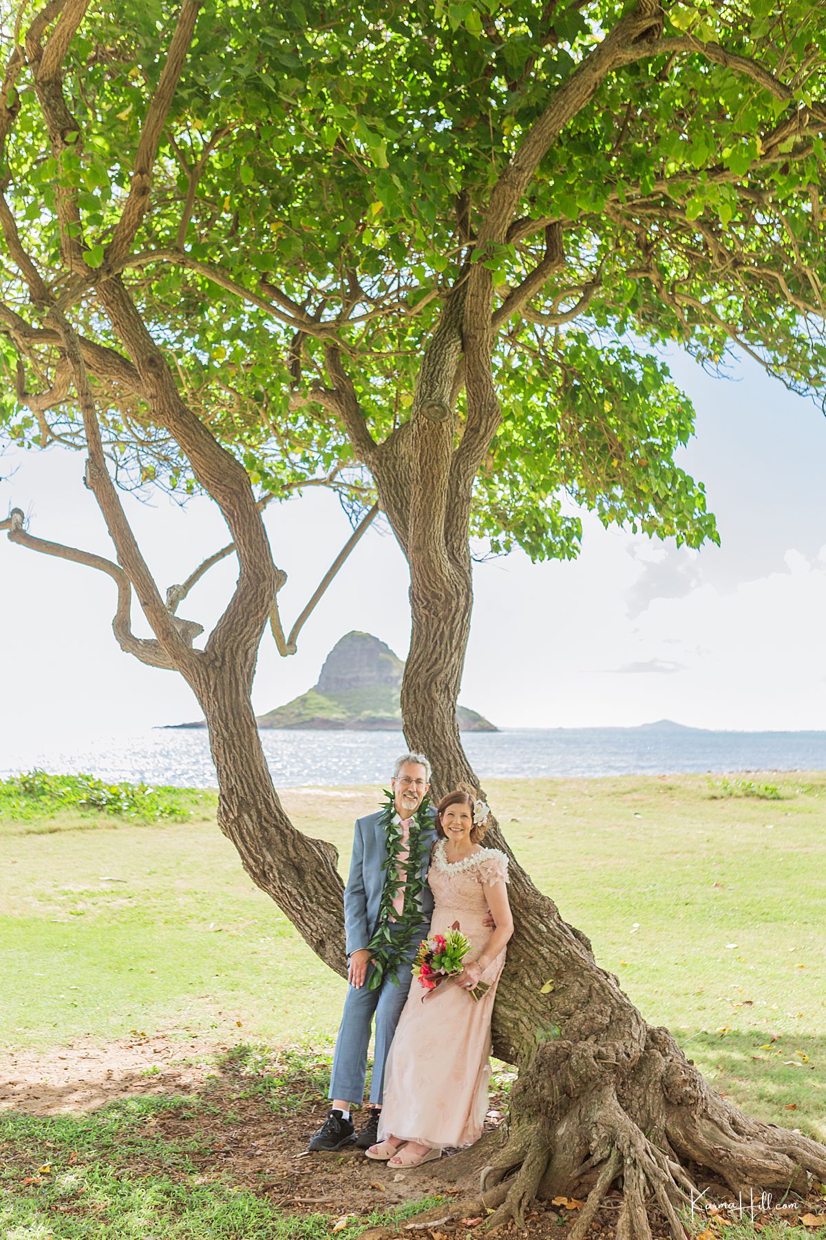 newlyweds in hawaii 