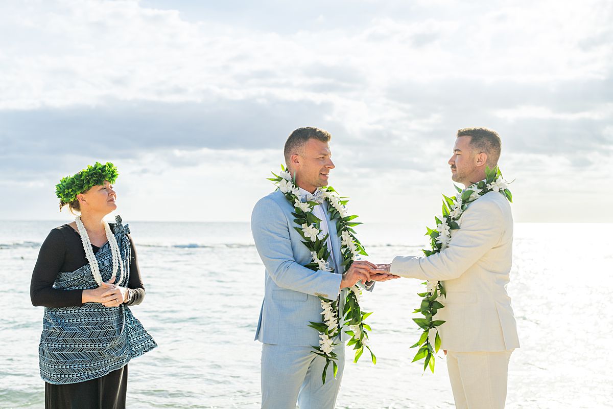 Oahu beach wedding