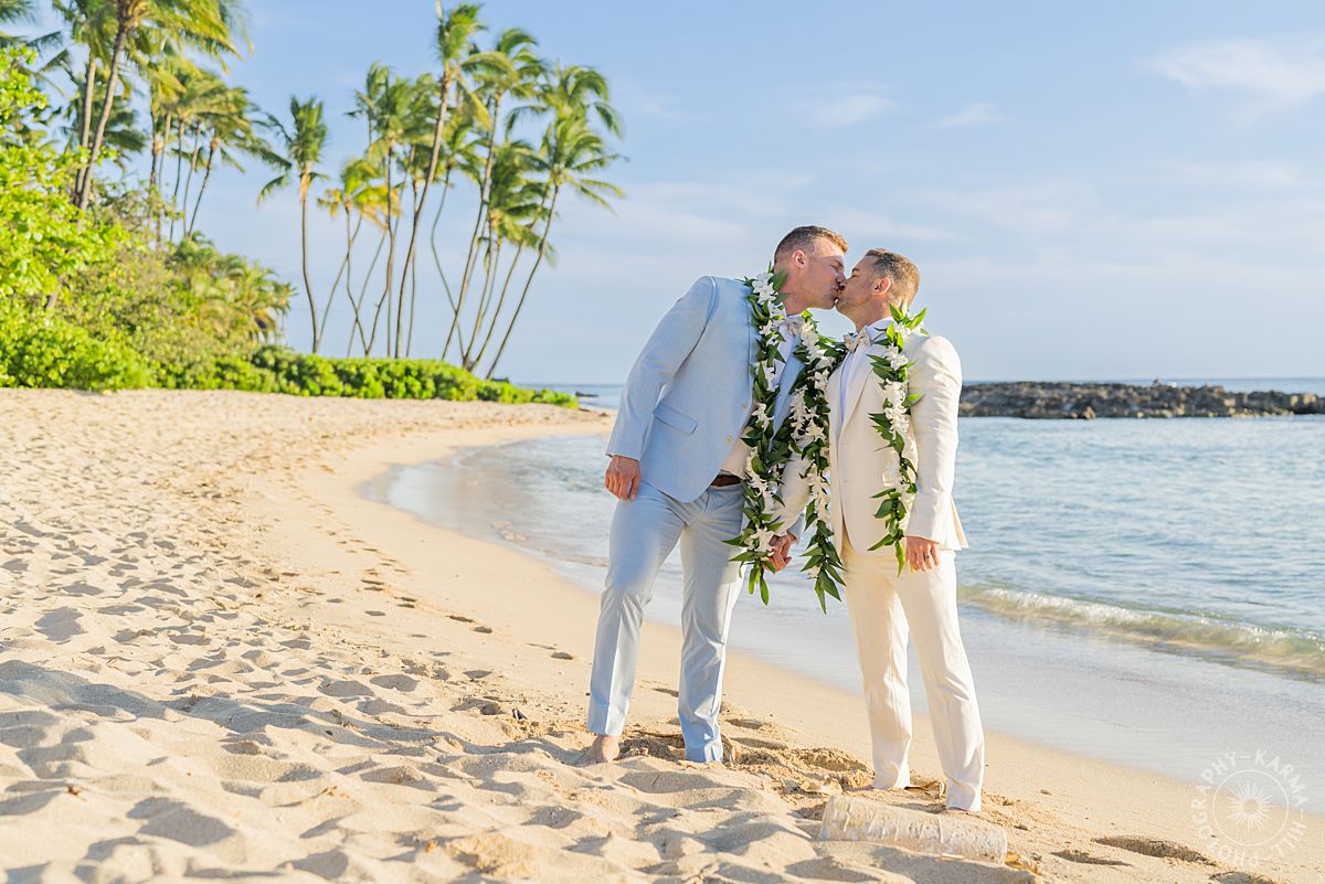 Oahu beach wedding