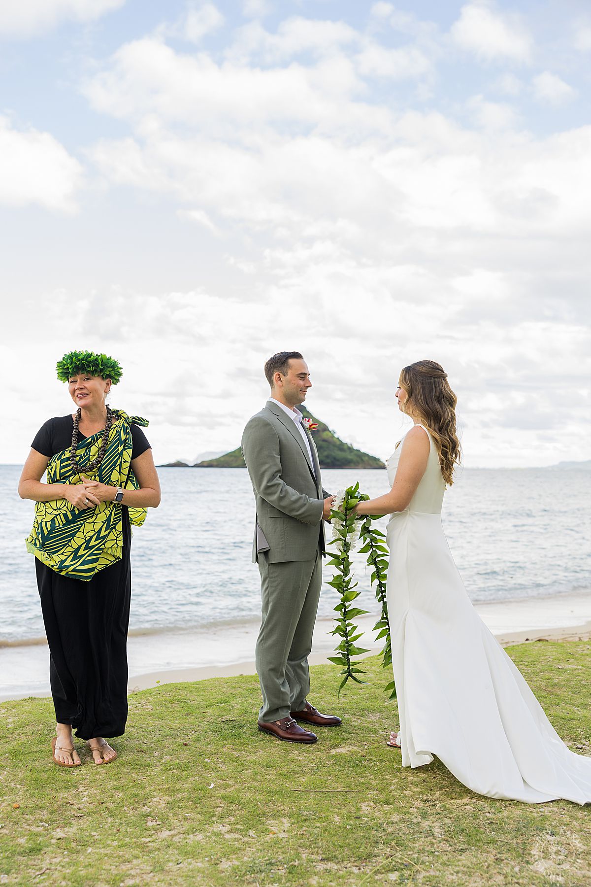 Oahu beach wedding