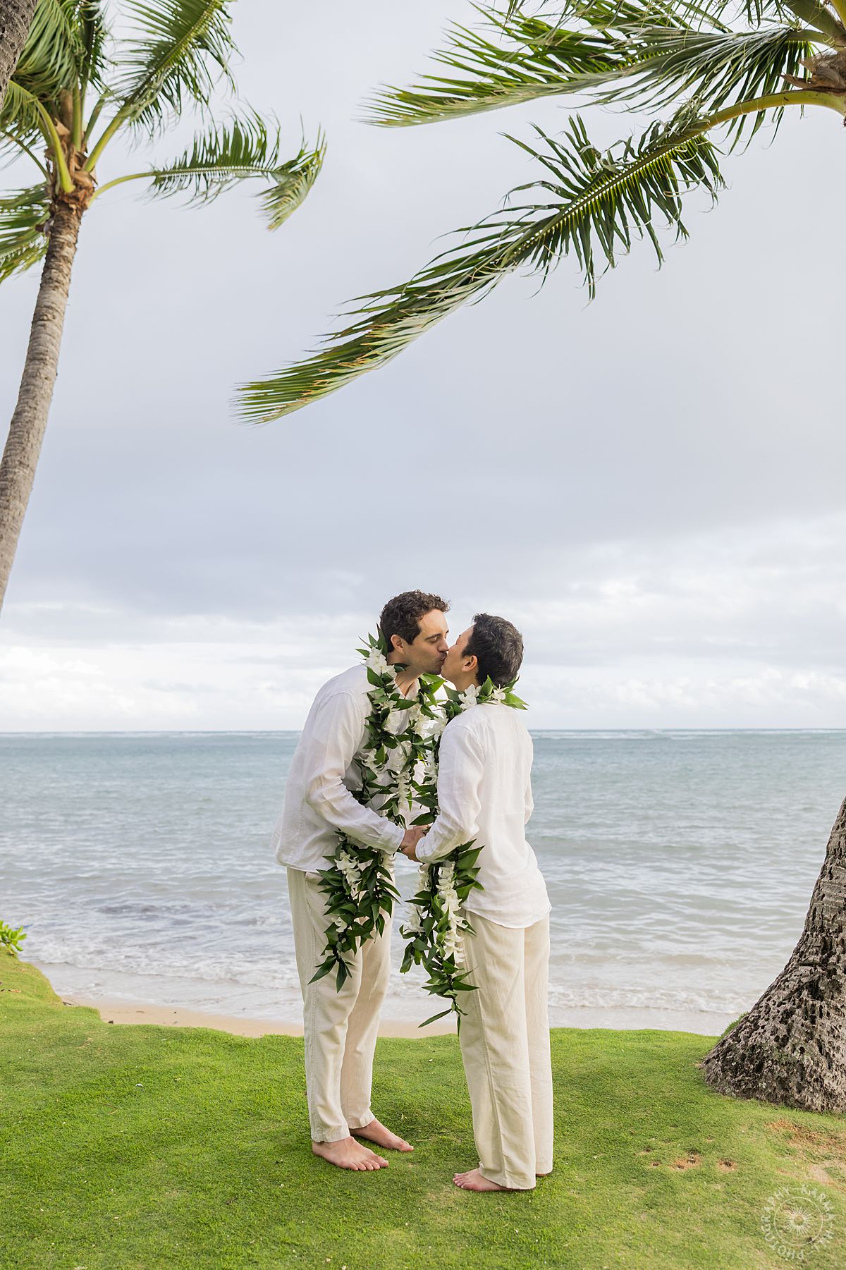 Oahu beach wedding