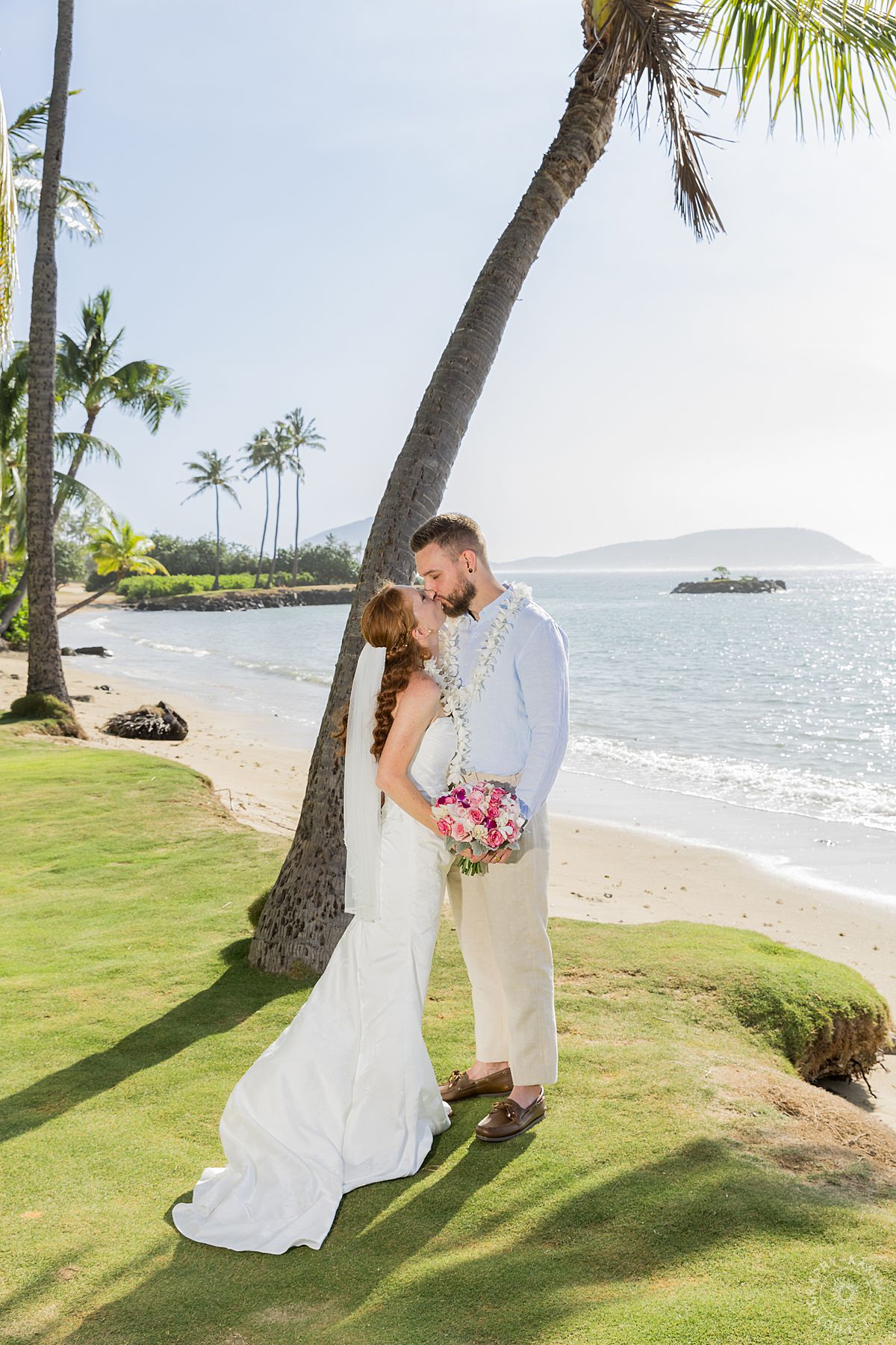 Oahu beach wedding
